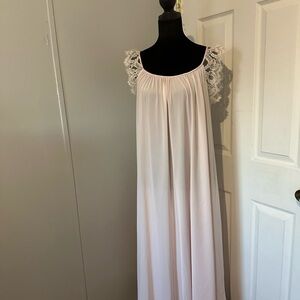 Vintage Vanity Fair Elegant White Lace Sleeve nightgown